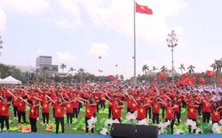 Hơn 5.000 người cổ vũ cho "nhà leo núi” Trần Thế Trung