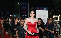 Ngắm dàn mỹ nữ lộng lẫy trên thảm đỏ ra mắt mạng xã hội Lotus