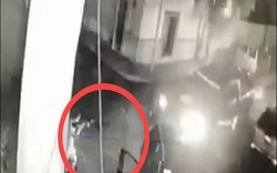 Video 8 thành viên băng đảng Mexico chặn xe cảnh sát, nã đạn như mưa