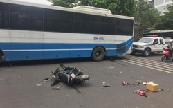 Sau tiếng truy hô “cướp, cướp”, cô gái đi xe máy lao thẳng vào xe buýt ở Sài Gòn