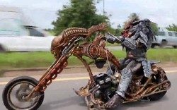 Mô tô độ quái vật Xenomorph phóng vun vút trên đường