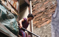 Ảnh, clip: Căn nhà gần 10 m2 trên nóc khu vệ sinh ở phố cổ Hà Nội
