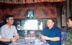 Chủ tịch Hội NDVN thăm, tặng quà đồng bào Quảng Bình sau lũ