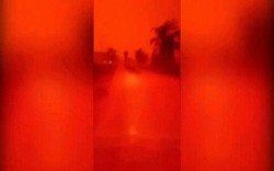 Video: Bầu trời biến thành màu đỏ như máu ở Indonesia