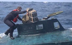 Mỹ: Chặn bắt tàu bán ngầm, choáng với số hàng cấm bên trong