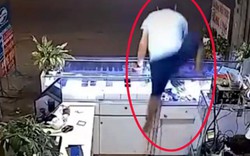 VIDEO: "Khổ chủ" phi thân qua tủ kính, truy đuổi tên cướp điện thoại