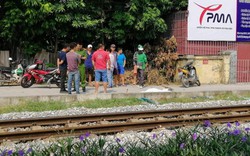 Hà Nội: Tàu hỏa kéo lê xe máy trên đường ray, nam thanh niên tử vong tại chỗ
