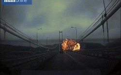 Hàn Quốc: Khoảnh khắc tàu chở dầu 25.000 tấn phát nổ tạo cột lửa hình nấm