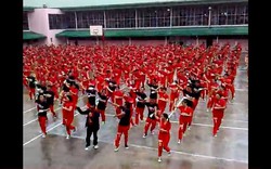Clip: 1.000 tù nhân &#34;lên đồng&#34; với Gangnam Style
