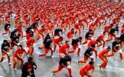 1.000 tù nhân đội mưa, nhảy Gangnam Style