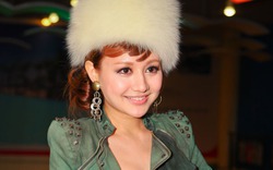 Chưa mùa đông, MC Việt Nga sùm sụp mũ lông đi xem phim