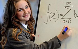 Nữ sinh12 tuổi có IQ cao hơn Einstein và Stephen Hawking