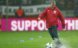 Hoãn trận Ba Lan – Anh do trời mưa