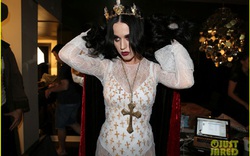 Katy Perry hóa ma cà rồng vẫn không quên sexy