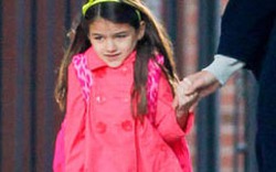 Suri Cruise phong phanh, tái mặt vì lạnh