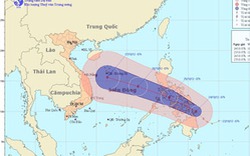 Bão mạnh xuất hiện gần biển Đông