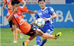 Cầu thủ V.League bị giảm lương