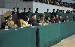 Vợ Kim Jong-un tái xuất sau tin mang thai