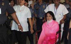 Cựu Tổng thống Philippines Arroyo hầu tòa trên xe lăn