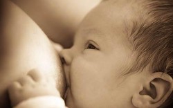 35% phụ nữ nuôi con đến 2 tuổi bằng sữa mẹ
