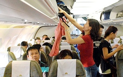 Khách Trung Quốc lục trộm đồ trên máy bay VNA