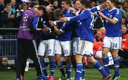 Arsenal đánh rơi chiến thắng trước Schalke