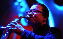 Saxophone Trần Mạnh Tuấn ra mắt 2 album mới