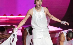 Justin Bieber khoe cơ bắp trước thiên thần đồ lót