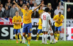 Ibrahimovic lập “poker”, Thụy Điển đè bẹp tuyển Anh