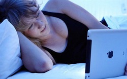 Sử dụng iPad đêm khuya dễ bị trầm cảm