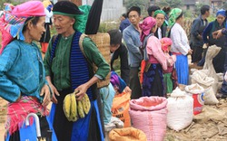 Ríu rít đi chợ phiên Đồng Văn ngày đầu đông