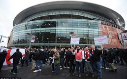 CĐV Arsenal biểu tình phản đối lãnh đạo CLB