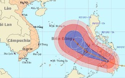 Bão Bopha giật cấp 14-15 áp sát biển Đông