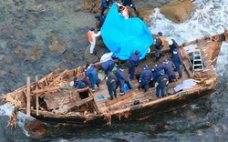 Nhật Bản liên tục phát hiện thuyền lạ có xác chết