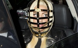 Lady Gaga chuyển tông, dùng &#39;cũi đầu&#34; thay mũ