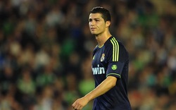 Ronaldo hăm dọa báo giới