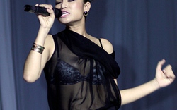 Áo mỏng lồ lộ, Top 3 Vietnam Idol khiến khán giả &#34;tròn mắt&#34;