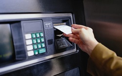 Từ 1.3.2013, rút tiền ATM sẽ mất phí