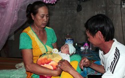 Gửi bé sơ sinh bị chôn sống vào Trung tâm nuôi dưỡng trẻ mồ côi 