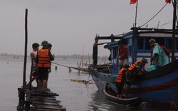 Tâm bão Thừa Thiên - Huế: Di dời hàng vạn người