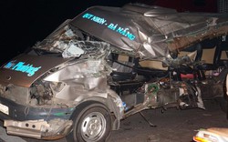 Tai nạn kinh hoàng trên QL1A: Xe khách bị “bóc gọt” gần trơ khung