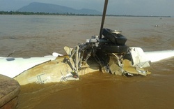 Toàn cảnh hiện trường trục vớt thân máy bay gặp nạn từ sông Mekong