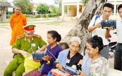 Đề xuất hỗ trợ radio cho 30.000 hộ Khmer