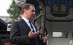 Medvedev: Tại sao chúng ta phải sợ Trung Quốc?