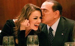 Berlusconi bí mật kết hôn bồ trẻ kém 49 tuổi