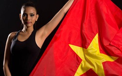 Trương Thị May kiêu hãnh tung lá cờ đỏ sao vàng