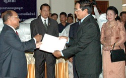 Trao tặng nhân dân Campuchia 1.000 tấn gạo