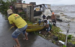 Siêu bão ở Philippines: Ít nhất 100 người chết, thi thể dọc đường