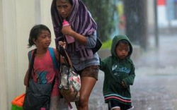 Hậu siêu bão ở Philippines: Nước mắt và hy vọng