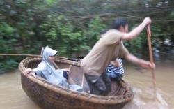 Quảng Ngãi: Nước ngập nhà tới 2 mét, dân cuống cuồng chạy lũ